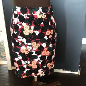 Ann Taylor Floral Pencil skirt. Size 16.